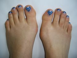 chevrons bleus et paillettes blanches.JPG